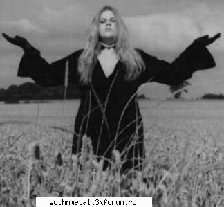 sarah jezebel deva soprana, cradle filth, therion, inceput cante ani, poate canta mai bla bla-uri Mother of all Doomed Progenies